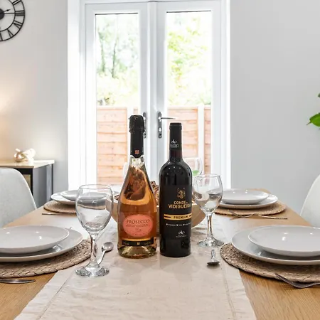 別荘 Cosy Stylish 5-bed 3-bath, With Free Wi-fi, Garden And Parking *