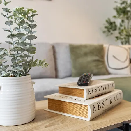 Cosy Stylish 5-bed 3-bath, With Free Wi-fi, Garden And Parking 別荘 *