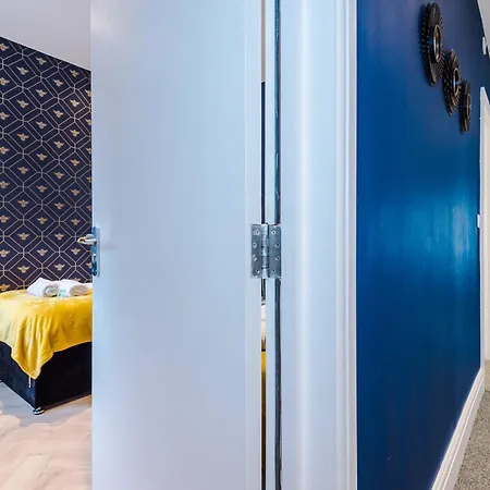 Stunning 5bed 3bath House, Parking,