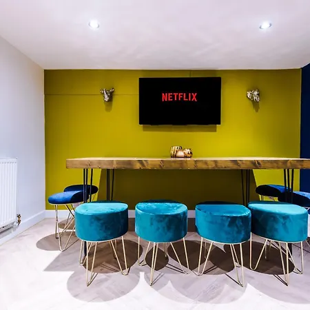 Stunning 5bed 3bath House, Parking,