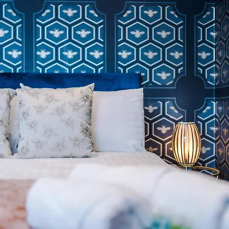 Stunning 5bed 3bath House, Parking,