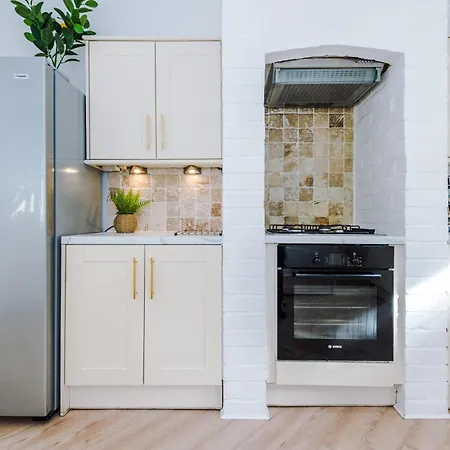 Spacious 4br With 3 Baths,