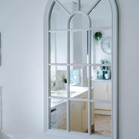 Spacious 4br With 3 Baths, מנצ'סטר