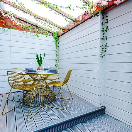 Nyaraló Stunning 5bed 3bath House, Parking, *