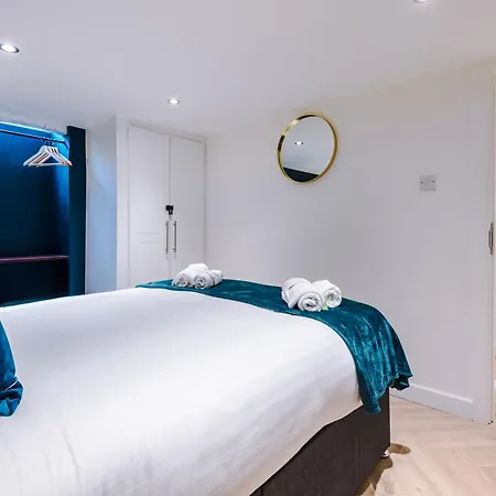 Stunning 5bed 3bath House, Parking, * Mánchester