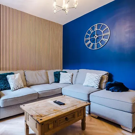 Сasa de vacaciones Stunning 5bed 3bath House, Parking, *