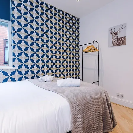 Nyaraló Stunning 5bed 3bath House, Parking, Manchester