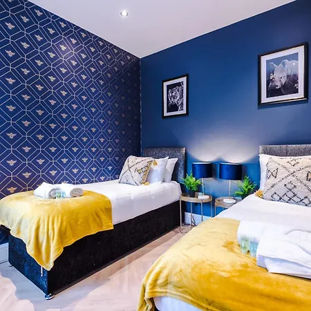 Stunning 5bed 3bath House, Parking, * Mánchester