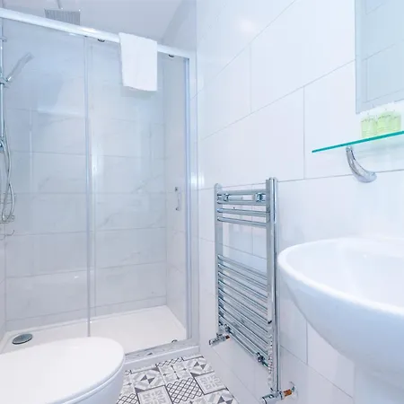 Сasa de vacaciones Stunning 5bed 3bath House, Parking, Mánchester