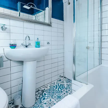 בית נופש Spacious 4br With 3 Baths,