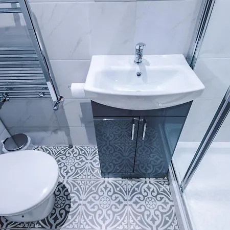 Сasa de vacaciones Stunning 5bed 3bath House, Parking,