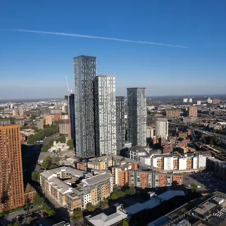 Modern 2 Bed House Close To Манчестер