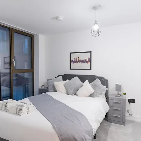 One Bed Flat 7 Mins Walk To Piccadilly Apartment *