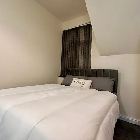 Our Charming 3-bedroom, 1-bathroom Flat *