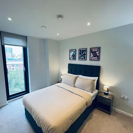 Sky View Centre Luxe - 2 Bedrooms Apartment