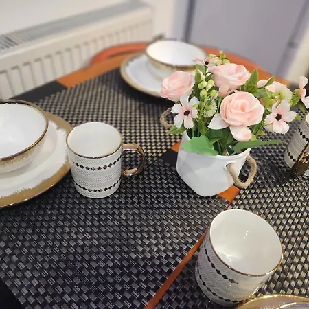 Charming Ground Floor Tudor Free Wifi * Manchester