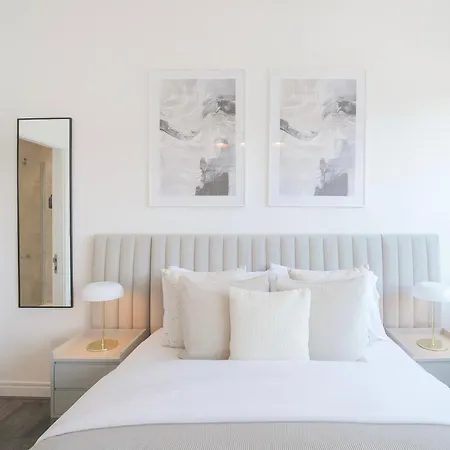 Large Centre Stylish And Spacious *