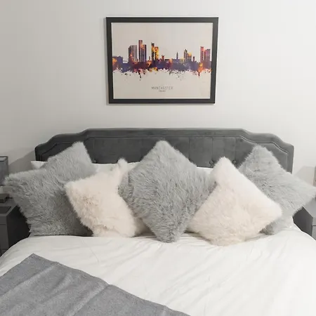 One Bed Flat 7 Mins Walk To Piccadilly Apartment