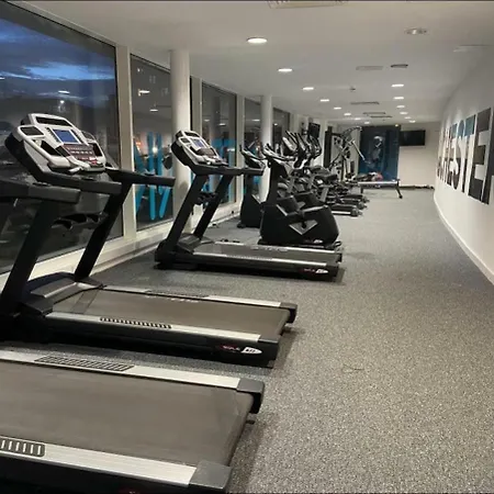 Condo-terrace-gym-games -free Secure Parking- Apartmán *