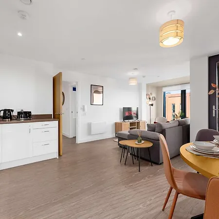 2 Bed Flat With Stunning Views By Superhost Διαμέρισμα *