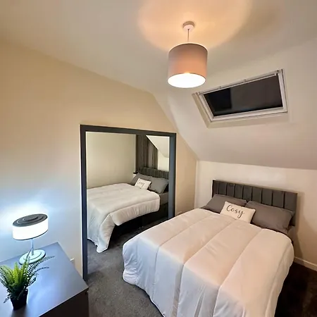 Our Charming 3-bedroom, 1-bathroom Flat * Manchester