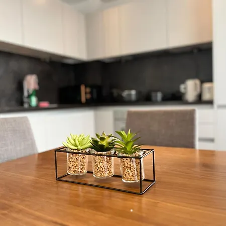 Joyful Group - Stylish 2br Retreat On Regent Road Apartamento