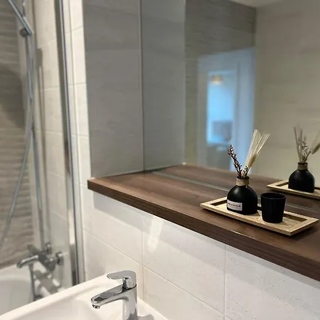 Apartamento Joyful Group - Stylish 2br Retreat On Regent Road *