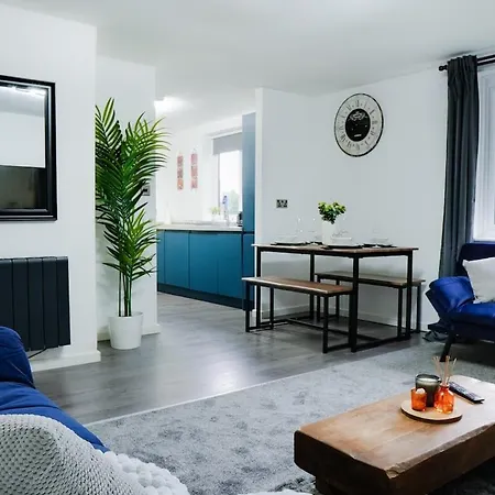 Spacious 2BR Near Centre Sleeps 6 Parking * Mánchester