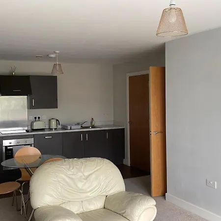 - Sleeps 4 Pets Allowed & Parking Appartement *