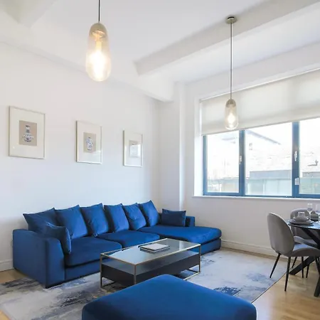 Large Centre Stylish And Spacious Appartement