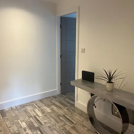2 Bed - Sleeps 4 - Free Parking Διαμέρισμα
