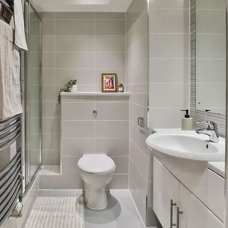 For Students Only - Tatton House In مانشستر