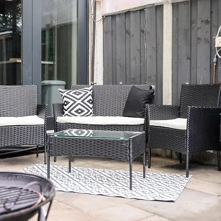Апартаменты Salford Large 4 Bed Sleeps 7