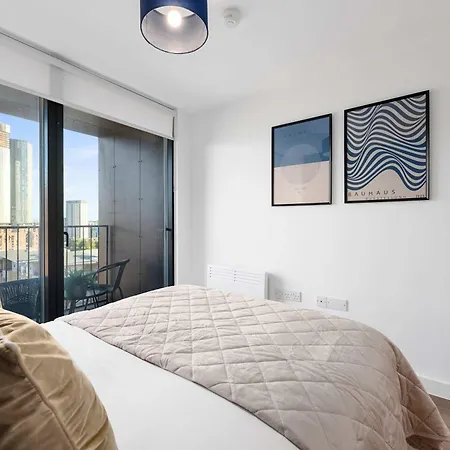 2 Bed Flat With Stunning Views By Superhost *