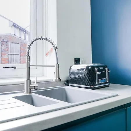 Spacious 2BR Near Centre Sleeps 6 Parking * Mánchester