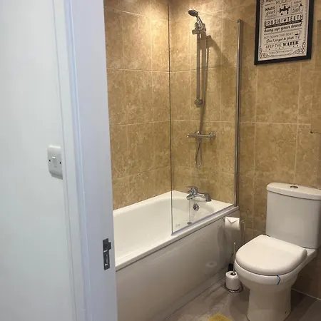 2 Bed - Sleeps 4 - Free Parking Manchester