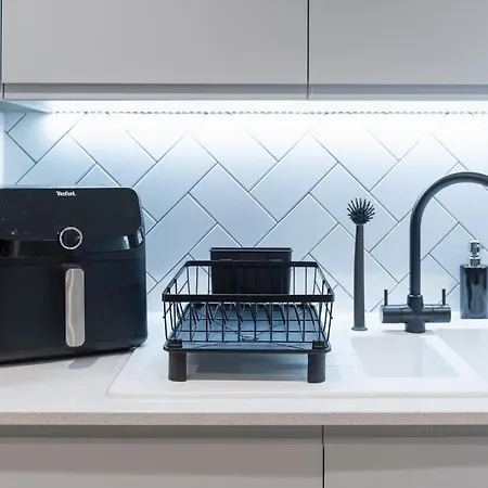 Apartamento 2 Bed Apartment, In The Heart Of Centre! 7 Mins Walk From Piccadilly Station! *