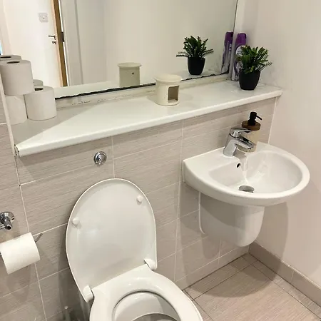 With - Terrace - Gym- Free Parking- Next To Man Stadium & Centre Apartment Manchester