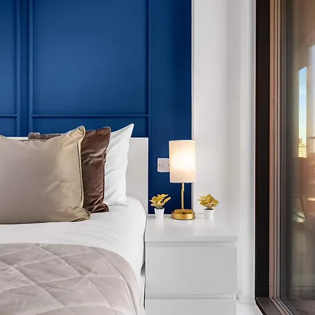 2 Bed Flat With Stunning Views By Superhost *