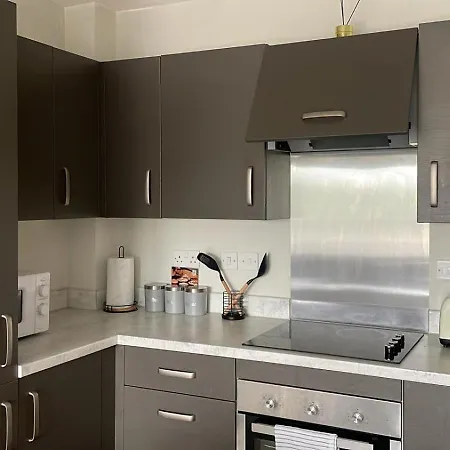- Sleeps 4 Pets Allowed & Parking * Manchester
