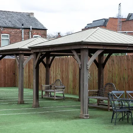 شقة For Students Only - Tatton House In *