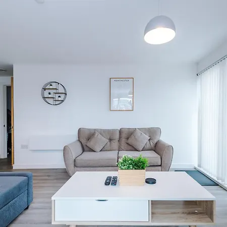 Stylish Two Bedroom With Balcony * Манчестер