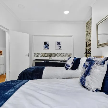 Апартаменты Four Bedroom House By Brookland Serviced Short Lets Salford With Free Wifi