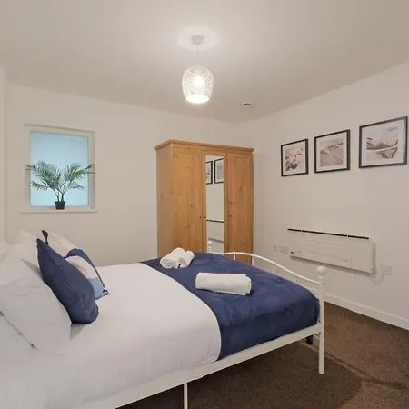 Modern 2 Bed With Balcony By Arndale Appartement