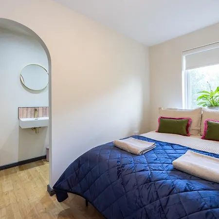 Luxe Life Quirky 2bed Apartman *