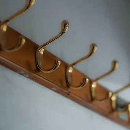 Spacious 2BR Near Centre Sleeps 6 Parking