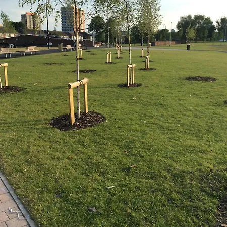 Away From Μάντσεστερ