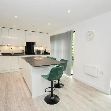 Modern 3br & 2ba With Free Parking, M4 דירה מנצ'סטר