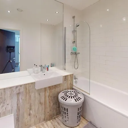 Orbit Modern 2 Bed 2 Bath Centre Μάντσεστερ