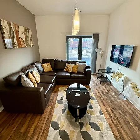 Bloom - Centre - Gated Parking Apartment